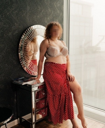 Живу в Москве, готова подарить тебе незабываемые моменты наслаждения. 💋 Моя сексуальность и креативность позволят нам окунуться в мир желаний и фантазий. 🌟
У меня есть множество услуг, которые ты можешь выбрать, чтобы разнообразить наше свидание. 💃 Стриптиз, эротический массаж или игры ролевых персонажей - всё это я сделаю для твоего удовольствия. 😈
Уверяю тебя, что выполняю даже самые скрытые фантазии. 😉Опытные руки и искусный ротик приведут тебя к нирване. 😌
Я принимаю незабываемые моменты с джентльменами, поэтому у меня много положительных отзывов. 🌟 Я одеваюсь стильно, сексапильно, чтобы привлечь твоё внимание. Раскрывающиеся в фото мои формы доказывают, что не станешь разочарован моей внешностью. 😍
Расставь свои приоритеты и отправляйся в путешествие по нашим эротическим фантазиям - встретимся в Москве. 💫 Уляна